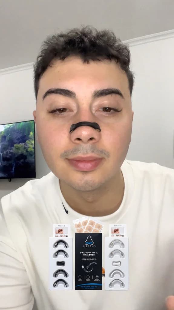 Fundador de AIR BAND usando el dilatador nasal